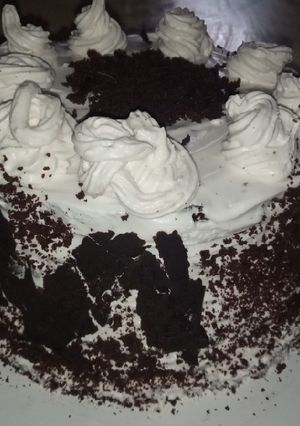 A picture of Black forest cake without oven.
