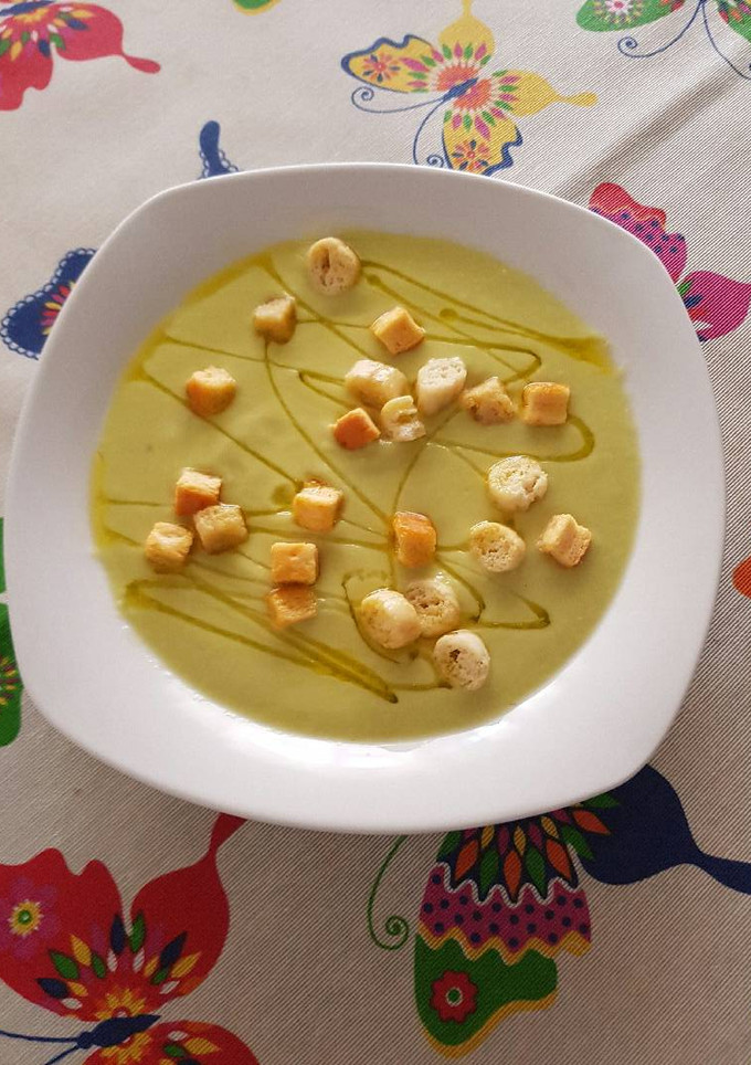 Una foto de Crema de aguacate y pepino