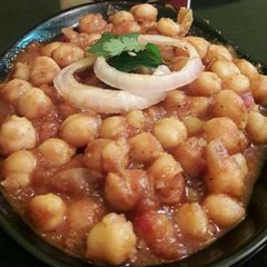 A picture of Chana masala.