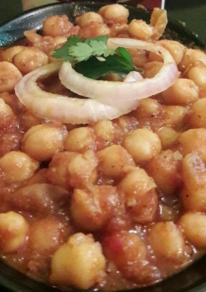 A picture of Chana masala.