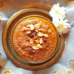 A picture of Sweet (jaggery) pongal.