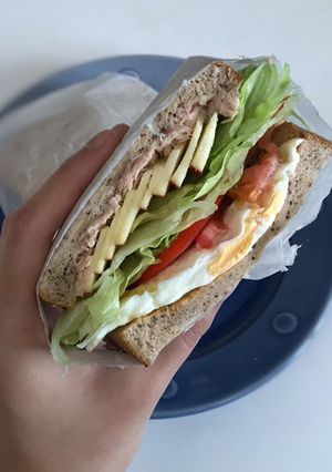 鮪魚蔬食花生醬三明治 的食譜成品照片