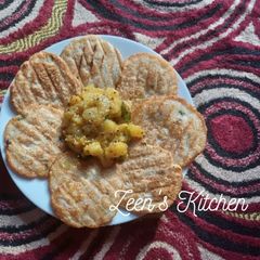 A picture of Suji Uttappam or Savoury Pancakes.