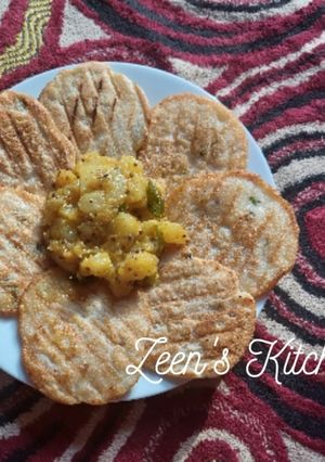 A picture of Suji Uttappam or Savoury Pancakes.