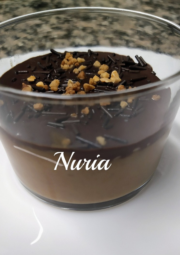 Una foto de Crema de galletas lotus y salsa de chocolate