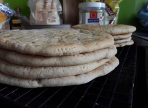 Hình của món Đế bánh Pizza bột mì nguyên cám.