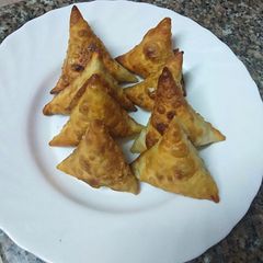A picture of Vegetarian samosa.