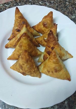 A picture of Vegetarian samosa.