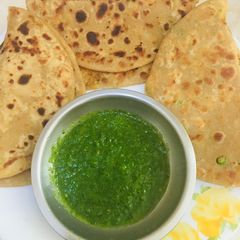 A picture of Aloo paratha.
