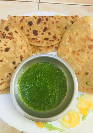 A picture of Aloo paratha.