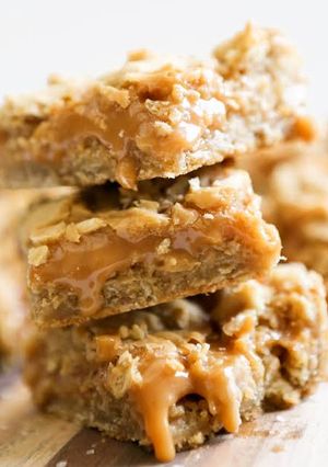 A picture of Caramel oat cookies.