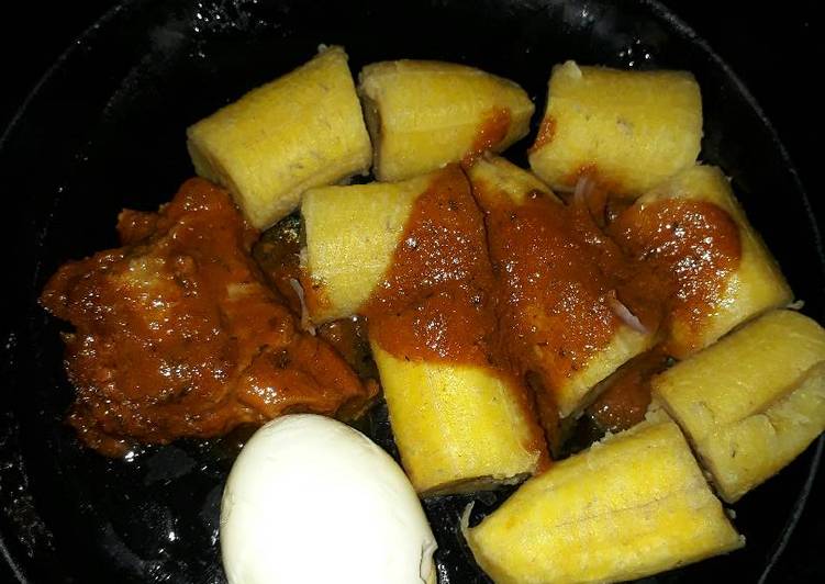 Boiled plantains and egg turkey stew