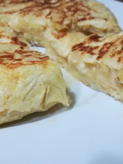 Una foto de Tortilla de patatas con cebolla al microondas