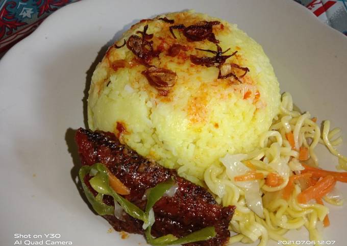 Nasi Kuning Rice Cooker