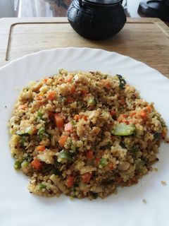 Una foto de Salteado de verduras con quinoa