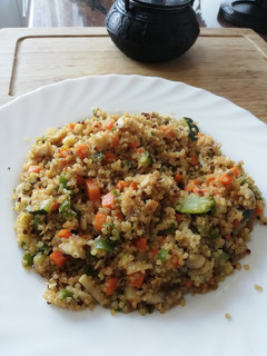 Una foto de Salteado de verduras con quinoa