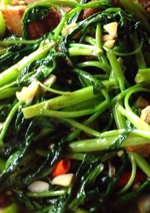 รูปของ ผัดผักบุ้งหมูกรอบ