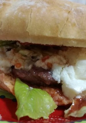 Una foto de Hamburguesa con queso de rulo de cabra