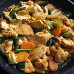 A picture of ‘Dak-galbi’ Spicy Stir-fried Chicken & Vegetables.