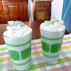 A picture of Boozy Shamrock Shake.