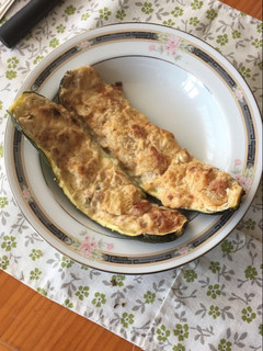Una foto de Calabacines rellenos de jamón y queso, sencillísimo