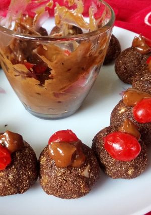 A picture of Choco Halwa Balls with Chocolate Sauce.