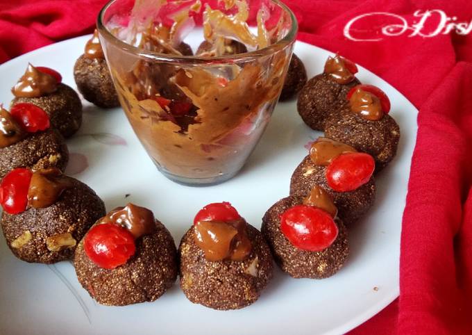 Choco Halwa Balls with Chocolate Sauce