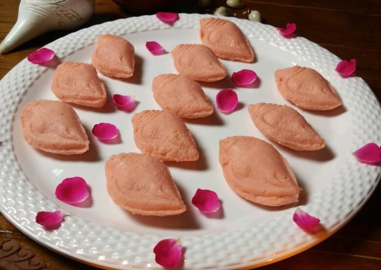 Strawberry Sandesh