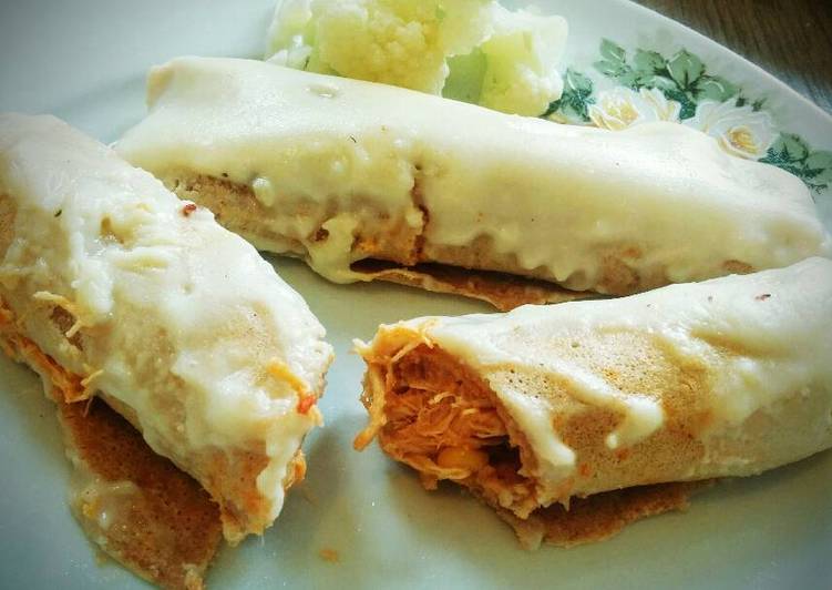 Panqueca integral de frango com molho branco