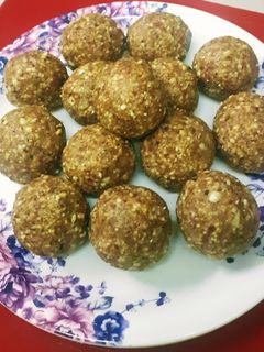 शेंगदाणा लाडू (shengdane ladoo recipe in marathi) रेसिपी चे मुख्य फोटो 