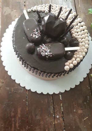عکسی از دستور ایده تزیین کیک شکلاتی