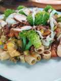Ensalada de pollo y brócoli
