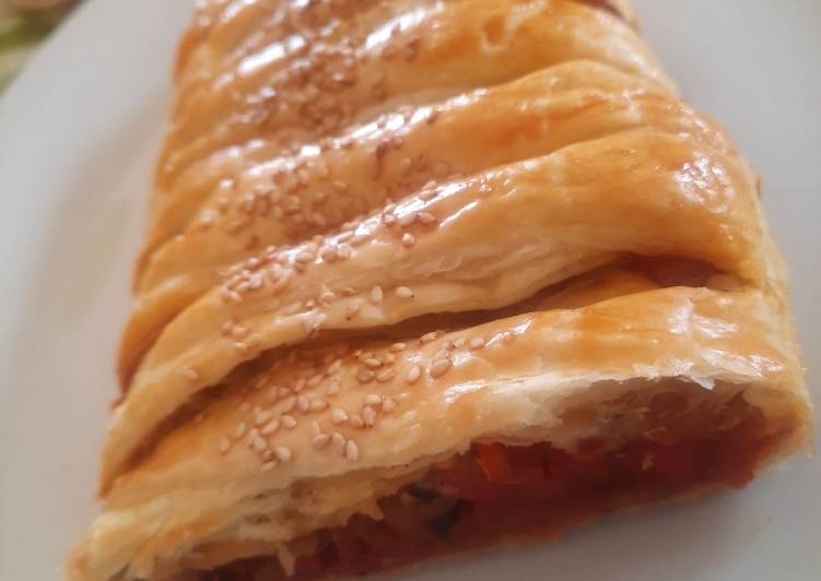Trenza de hojaldre de pimientos y queso de cabra