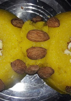 A picture of Suji / rawa halwa.