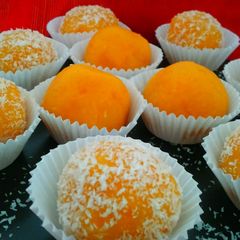 A picture of Pumpkin coconut ladoo.