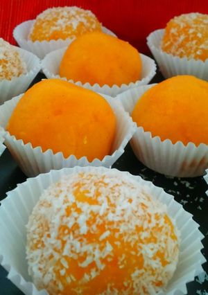 A picture of Pumpkin coconut ladoo.