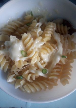 A picture of Express pasta with cheese.