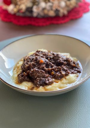 Szarvasragu, szarvasgombás burgonyapürével recept fotója