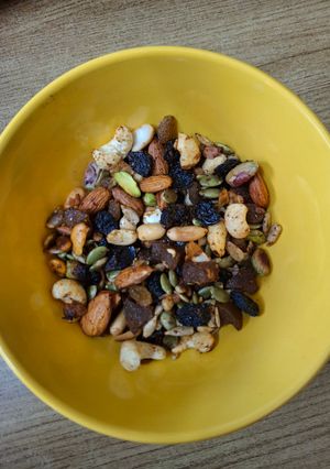 A picture of Dry fruit munchies.