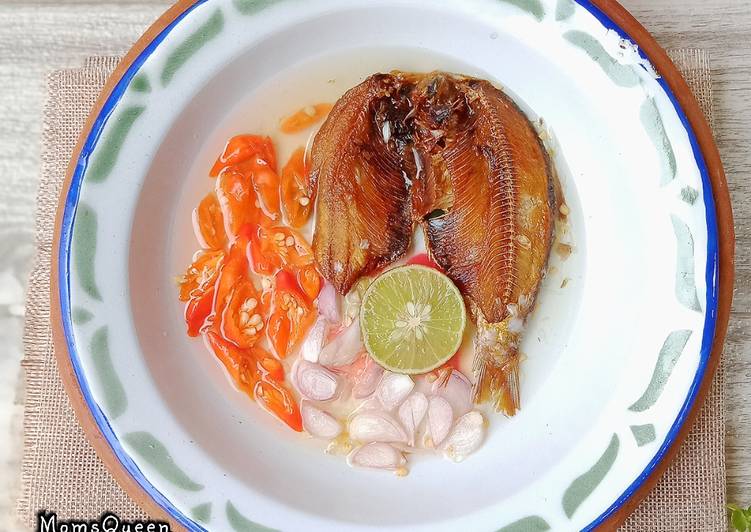 Cacapan Ikan Asin limau kuwit khas Banjar