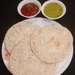 A picture of Sponge dosa or set dosa.