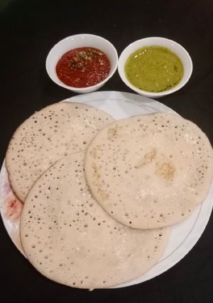 A picture of Sponge dosa or set dosa.