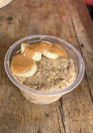 Foto de Overnight Oats de banana e pasta de amendoim 🥜🍌 (vegano)