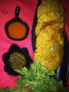 पालक की कचोरी (Palak ki kachori recipe in Hindi) रेसिपी मुख्य फोटो