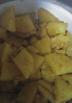 जीरा आलू(Jeera aloo recipe in hindi) रेसिपी मुख्य फोटो