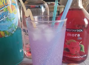 Foto principal de Cóctel mora tropical 🍹🍇🥤