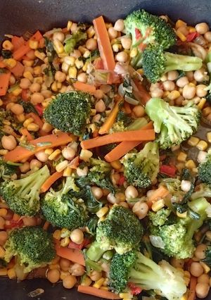 Una foto de Salteado de verduras y legumbres