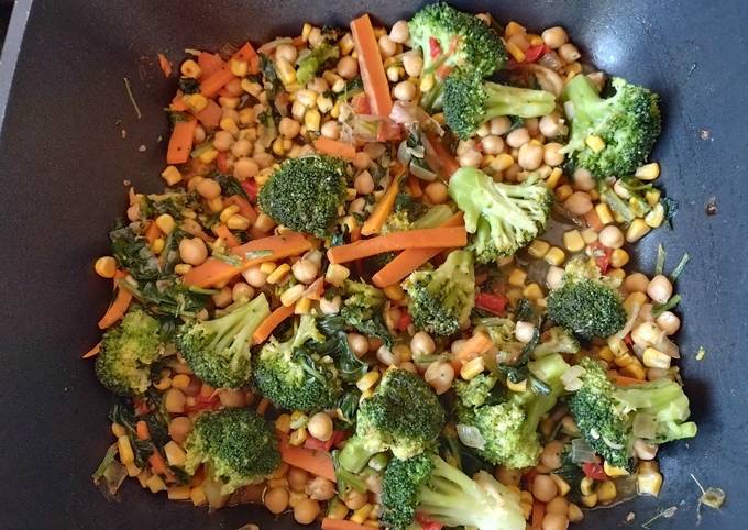 Salteado de verduras y legumbres Receta de Cris Arellano - Cookpad