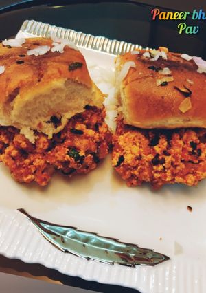A picture of Paneer bhurji pav.