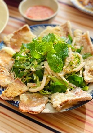 Hình của món Gỏi Rau Muống Nấm Đùi Gà.